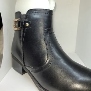 Toetos Black Ankle Boots